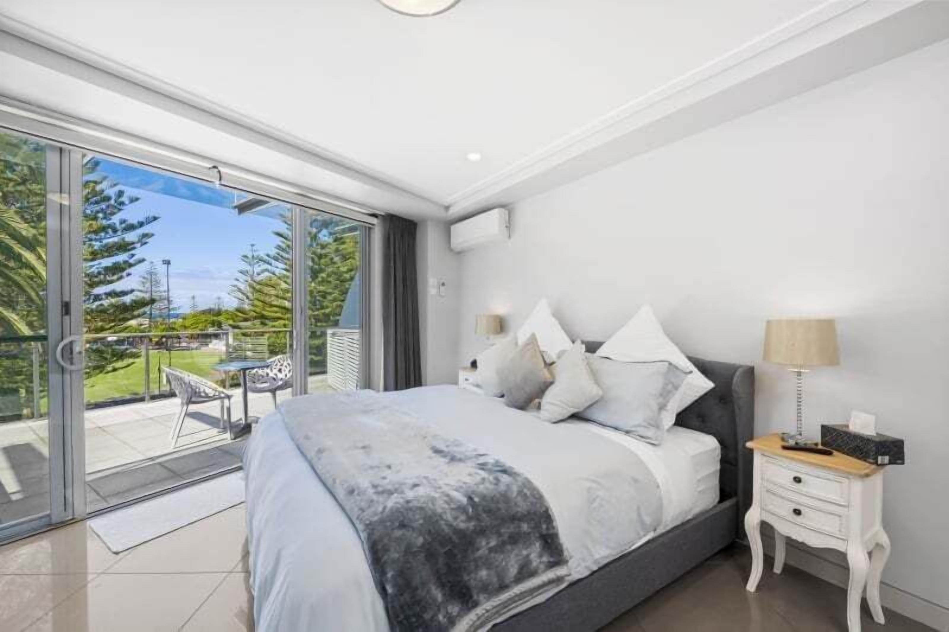 Fer et planche à repasser, draps fournis