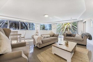 Living area - Family-Friendly with 2 TVs & Rooftop Pool (The Entrance)