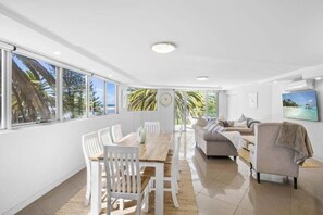 Interior - Family-Friendly with 2 TVs & Rooftop Pool (The Entrance)