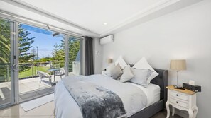 2 bedrooms, WiFi, bed sheets - Family Friendly with 2 TVs Rooftop Pool (The Entrance)