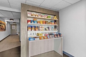 Gift shop - Days Inn by Wyndham Doswell at the Park (Doswell)