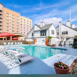 Outdoor pool - Modern Studio Apartment Pool & Gym Access Ideal for Relaxing Stays in Houston (Houston)