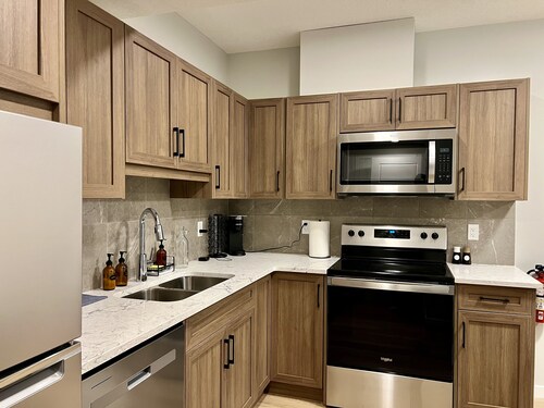 Atya’s Blue Burrow – Cozy Guest Suite in Seton | Smart TV, Parking, Laundry