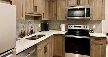 Atya’s Blue Burrow – Cozy Guest Suite in Seton | Smart TV, Parking, Laundry