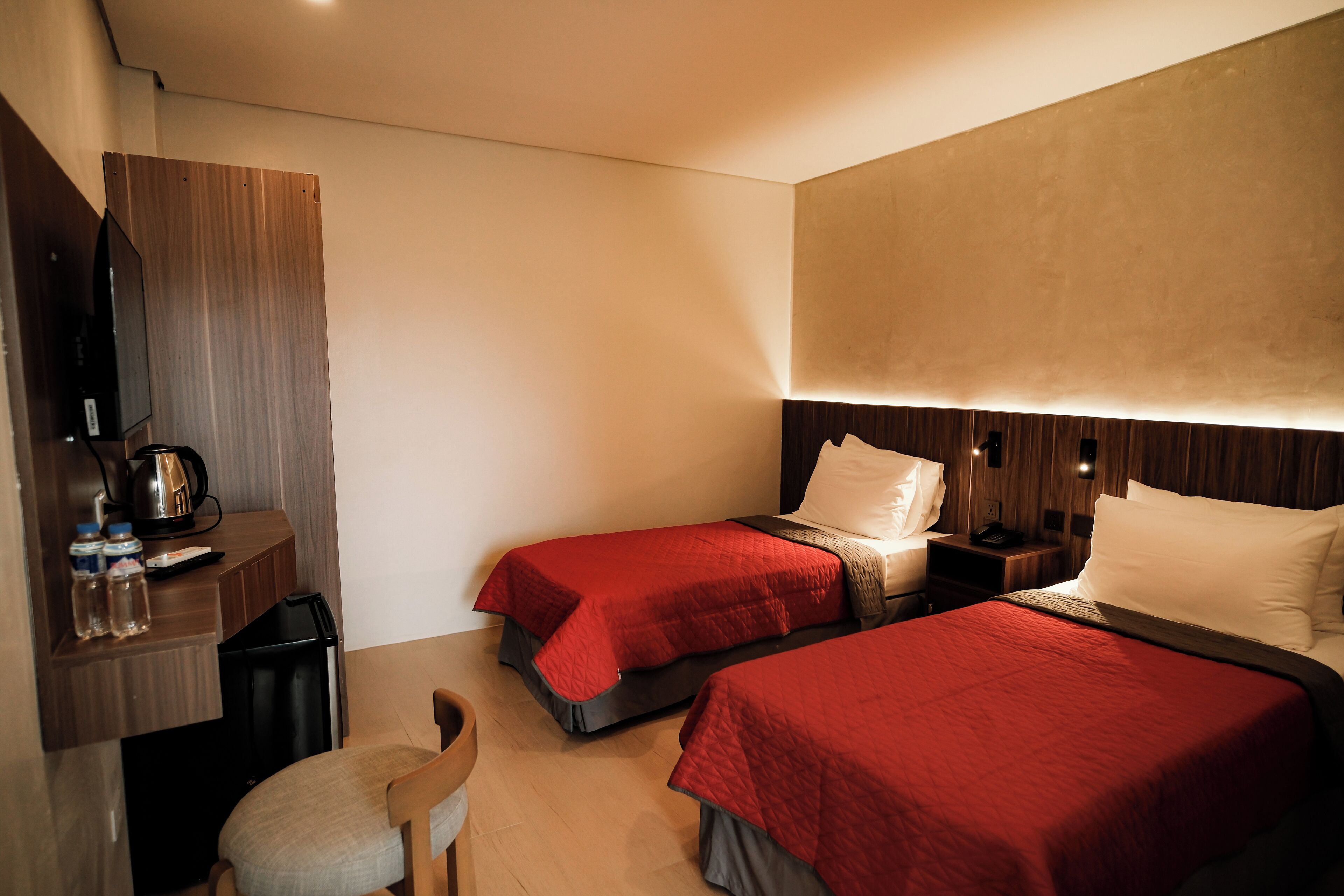 Habitación Premium con 2 camas individuales | Escritorio y wifi gratis