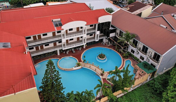 A multi-story hotel with a rooftop pool area, including a circular pool and a rectangular pool. - Seorabeol Grand Leisure Hotel (Olongapo)