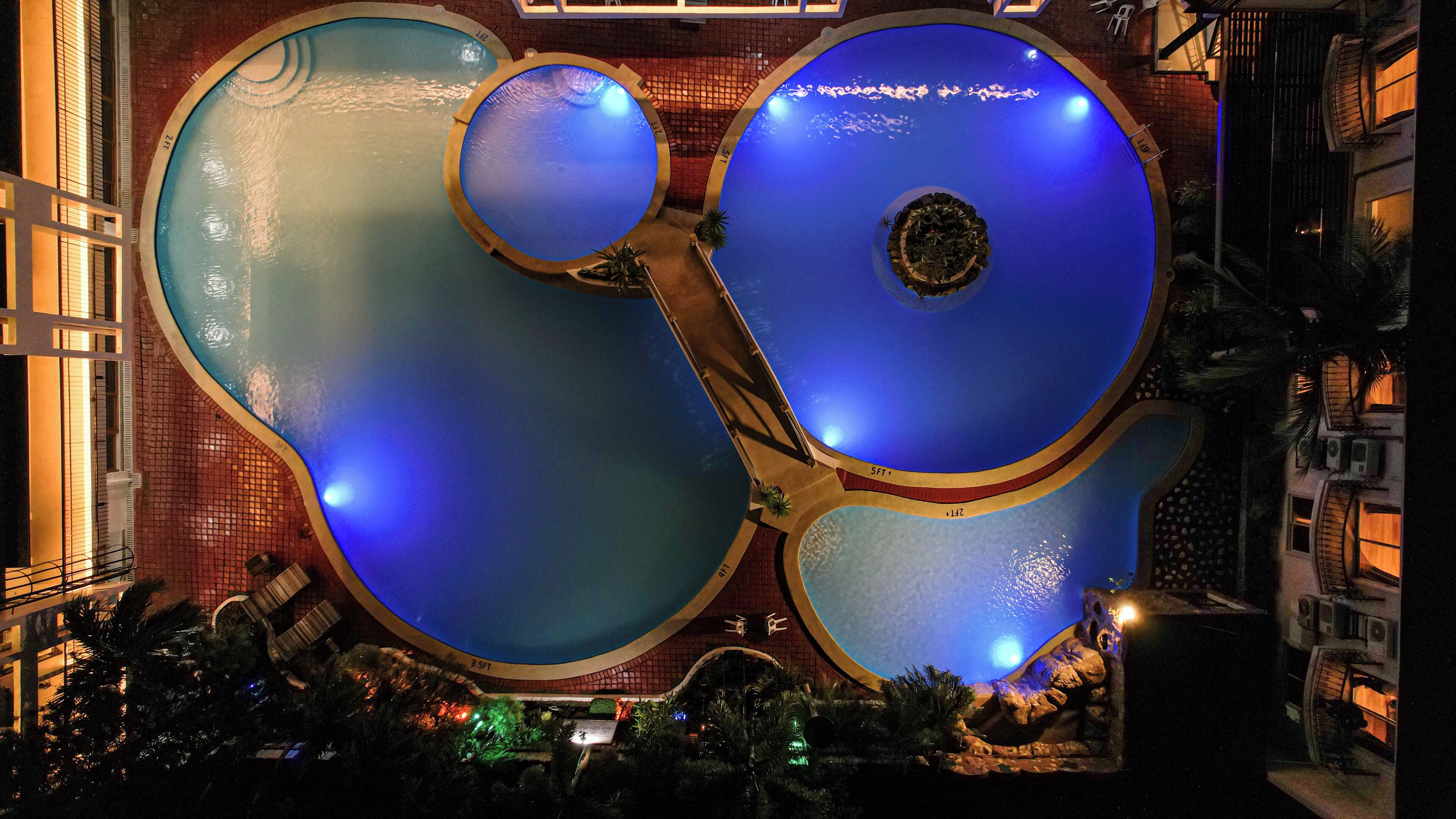 3 piscinas al aire libre