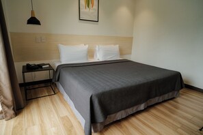 Premium Room, 1 King Bed | Desk, free WiFi