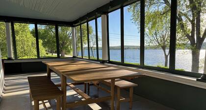 Lakefront Farmhouse on Lake Champlain - Sleeps 12 - Fall Weekends