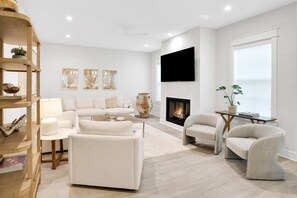 TV - Luxury villa w/ community pool & hot tub (Miramar Beach)