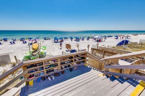 Beach - Luxury villa w/ community pool & hot tub (Miramar Beach)