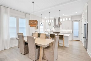 Dining - Luxury villa w/ community pool & hot tub (Miramar Beach)