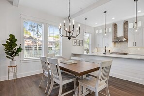 Dining - Private pool, Hot Tub + Tops'l Beach Access (Miramar Beach)
