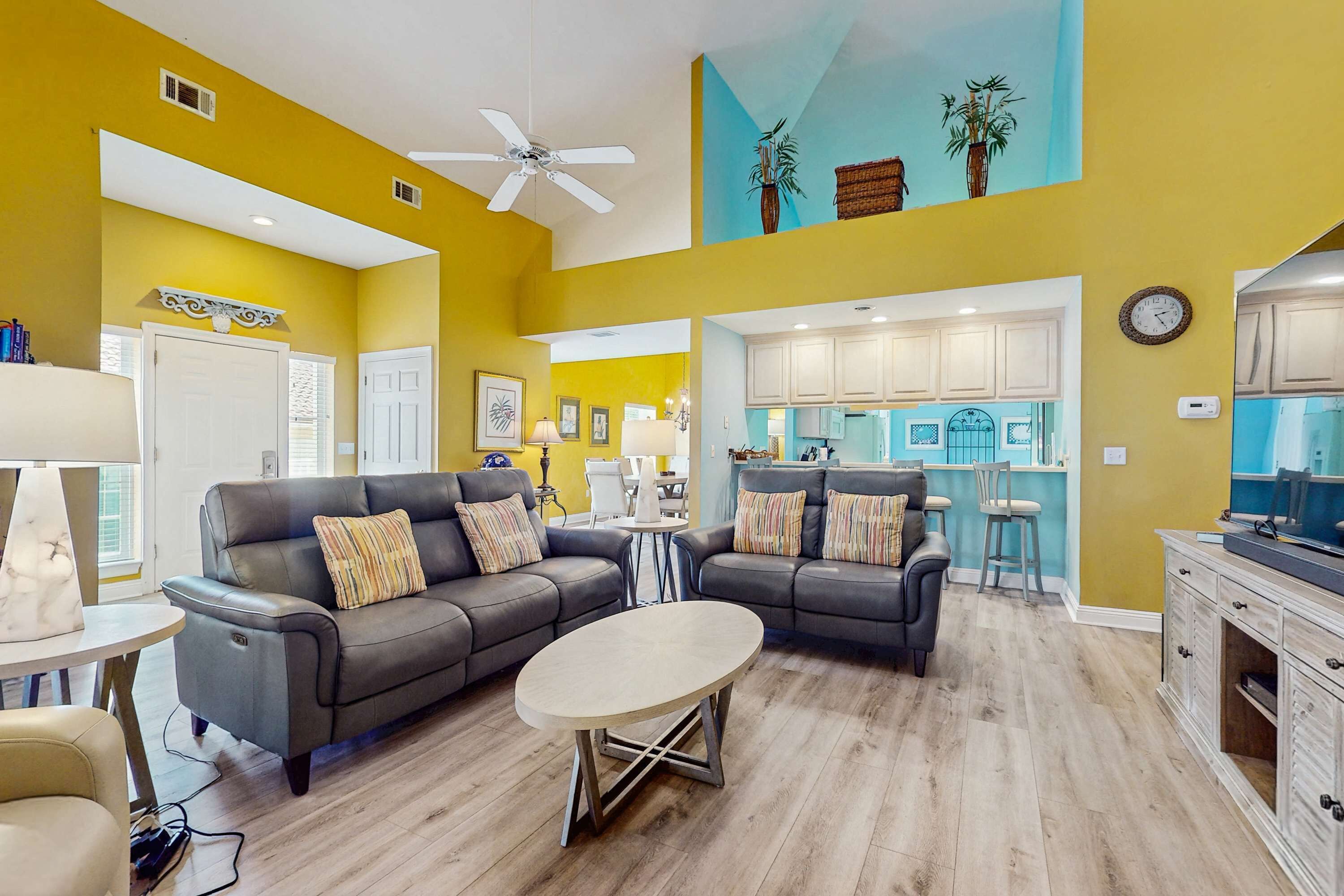 Televisie, een dvd-speler en een stereo