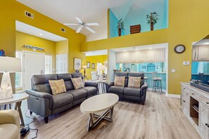 TV, DVD player, stereo - 3BR villa, heated pool & beach access (Miramar Beach)