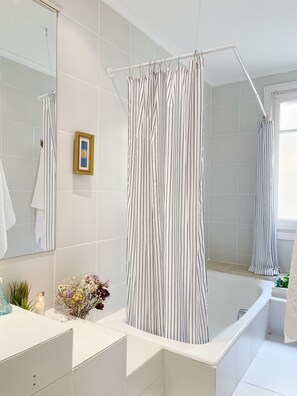 Hair dryer, bidet, towels, soap - Beautiful Flat Ac & WiFi (Madrid)