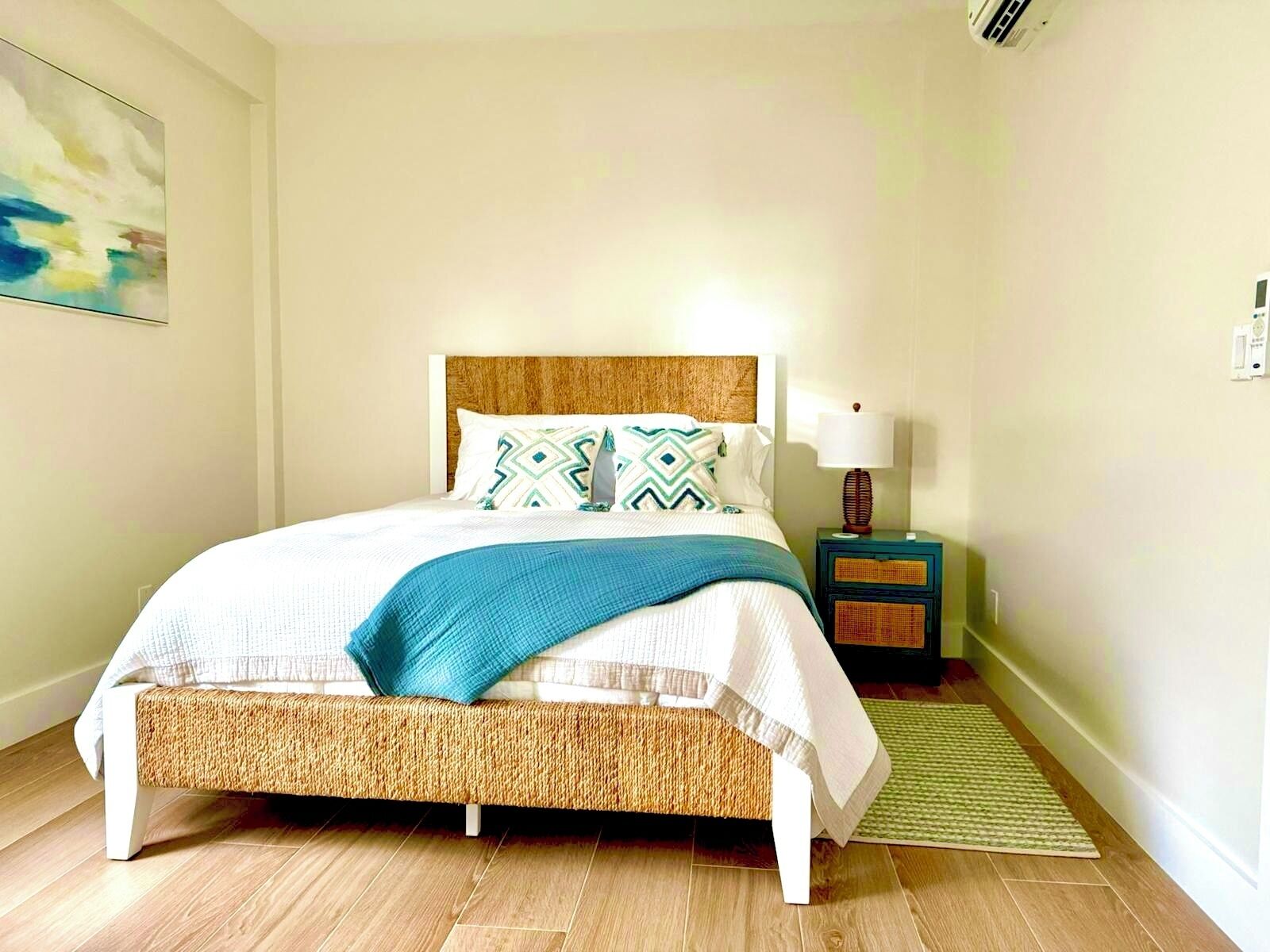 4 bedrooms, iron/ironing board, WiFi, bed sheets