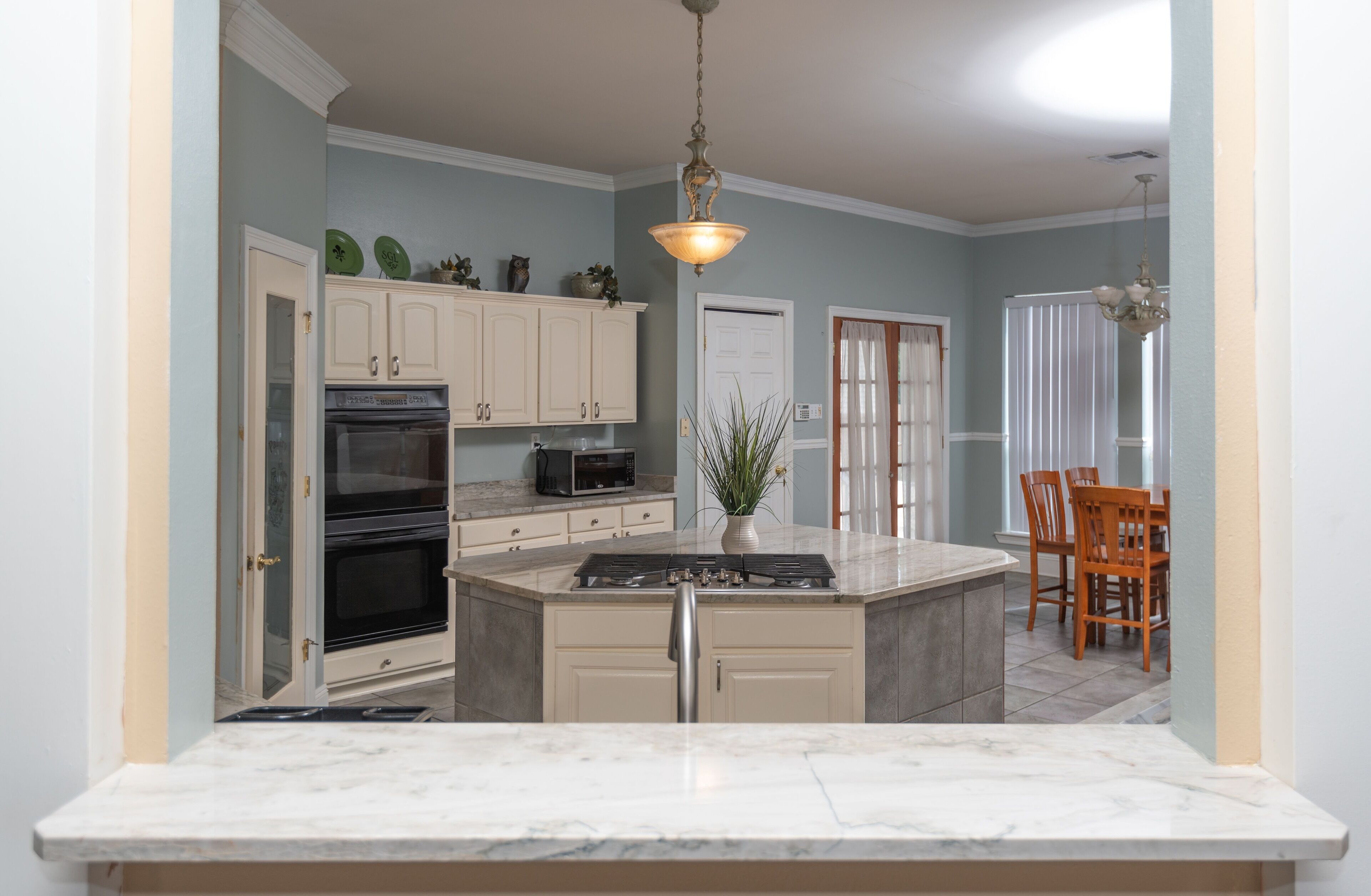 Micro-ondes, plaque de cuisson, lave-vaisselle