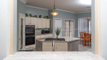 Micro-ondes, plaque de cuisson, lave-vaisselle