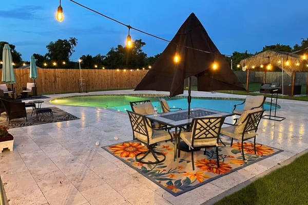 Beautiful backyard with Saltwater pool with attached Jacuzzi.