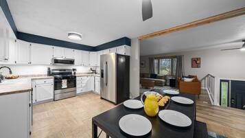 雪櫃、微波爐、焗爐、爐具