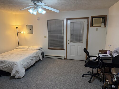 Cozy One Bedroom Studio Close to Campus