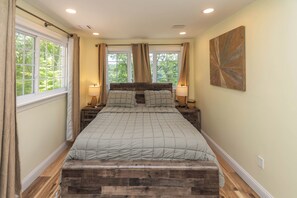 Escritorio, wifi y ropa de cama 