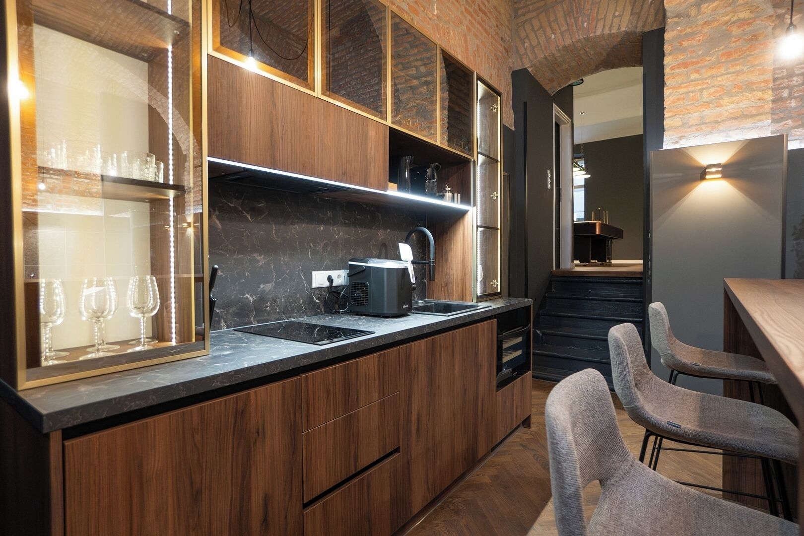 Kühlschrank, Mikrowelle, Ofen, Herdplatte