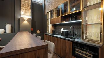 Kühlschrank, Mikrowelle, Ofen, Herdplatte