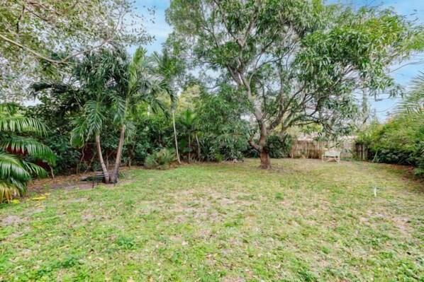 Garden - Bnb Hyperion Newly Remodeled 1B Home w Patio (Hollywood)