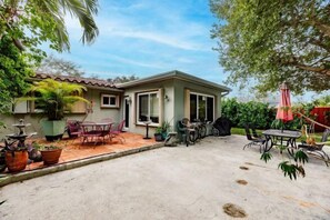 Garden - Bnb Hyperion Newly Remodeled 1B Home w Patio (Hollywood)