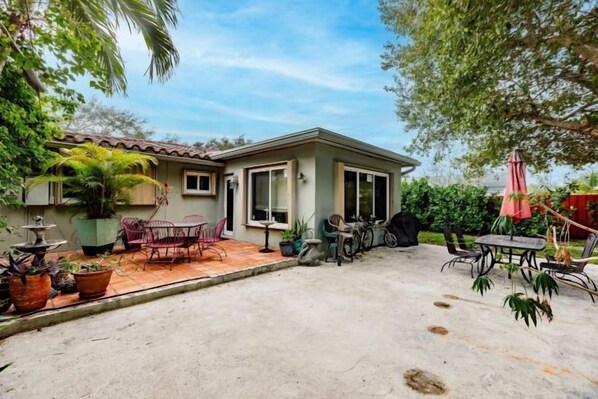 Garden - Bnb Hyperion Newly Remodeled 1B Home w Patio (Hollywood)