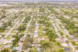 Aerial view - Bnb Hyperion Newly Remodeled 1B Home w Patio (Hollywood)