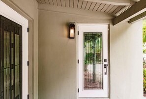 Room - Bnb Hyperion Newly Remodeled 1B Home w Patio (Hollywood)