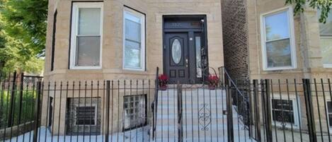 تفاصيل الفندق من الخارج