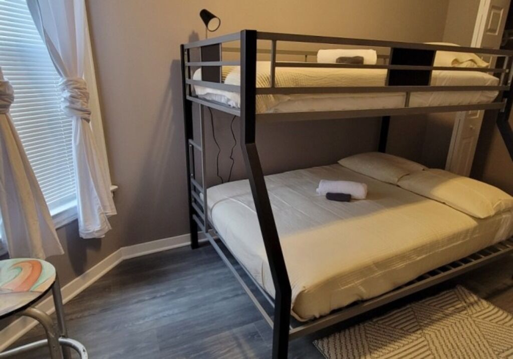 Schreibtisch, kostenloses WLAN, Bettwäsche