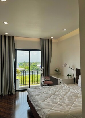 Iron/ironing board, WiFi - Beautiful Villa - Phuc An City Long An (Long An)