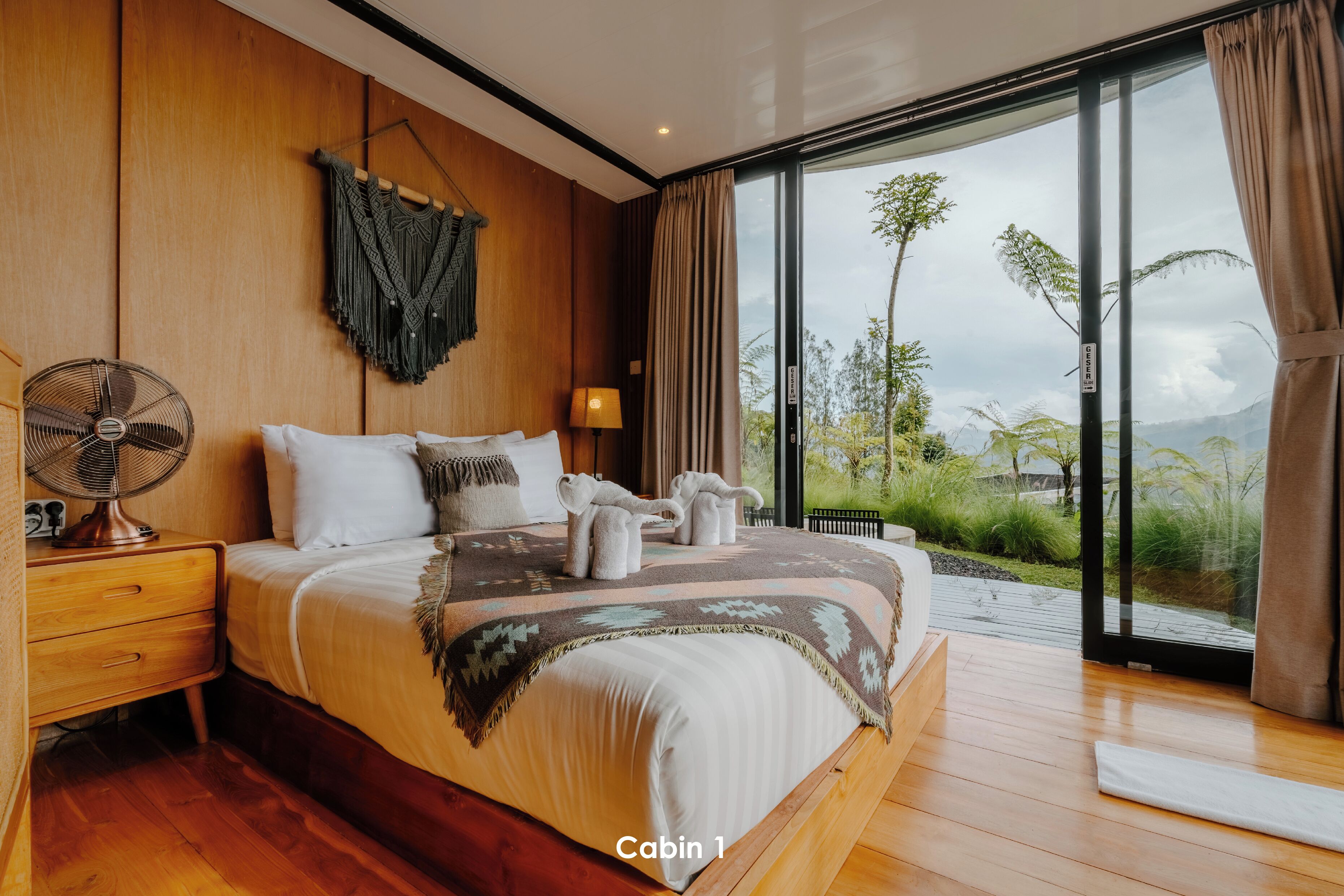 Quarto básico, 1 cama Queen | Roupa de cama