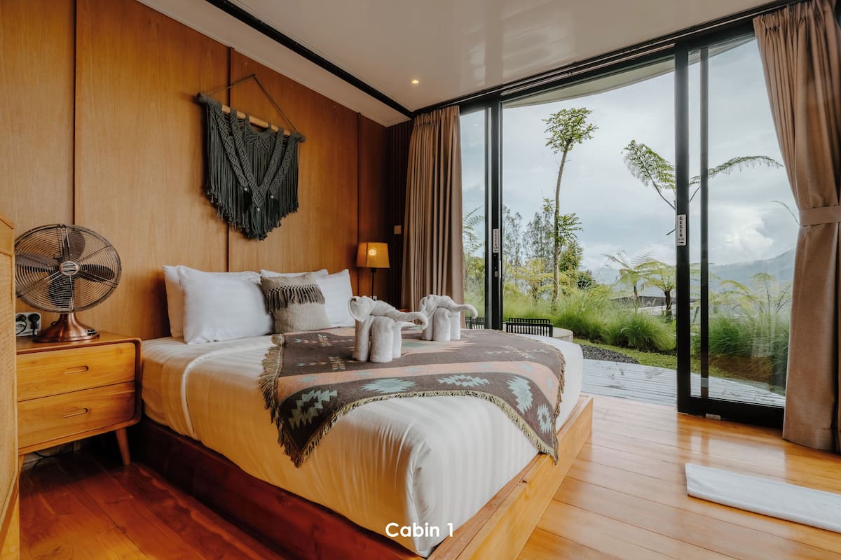 Quarto básico, 1 cama Queen | Roupa de cama