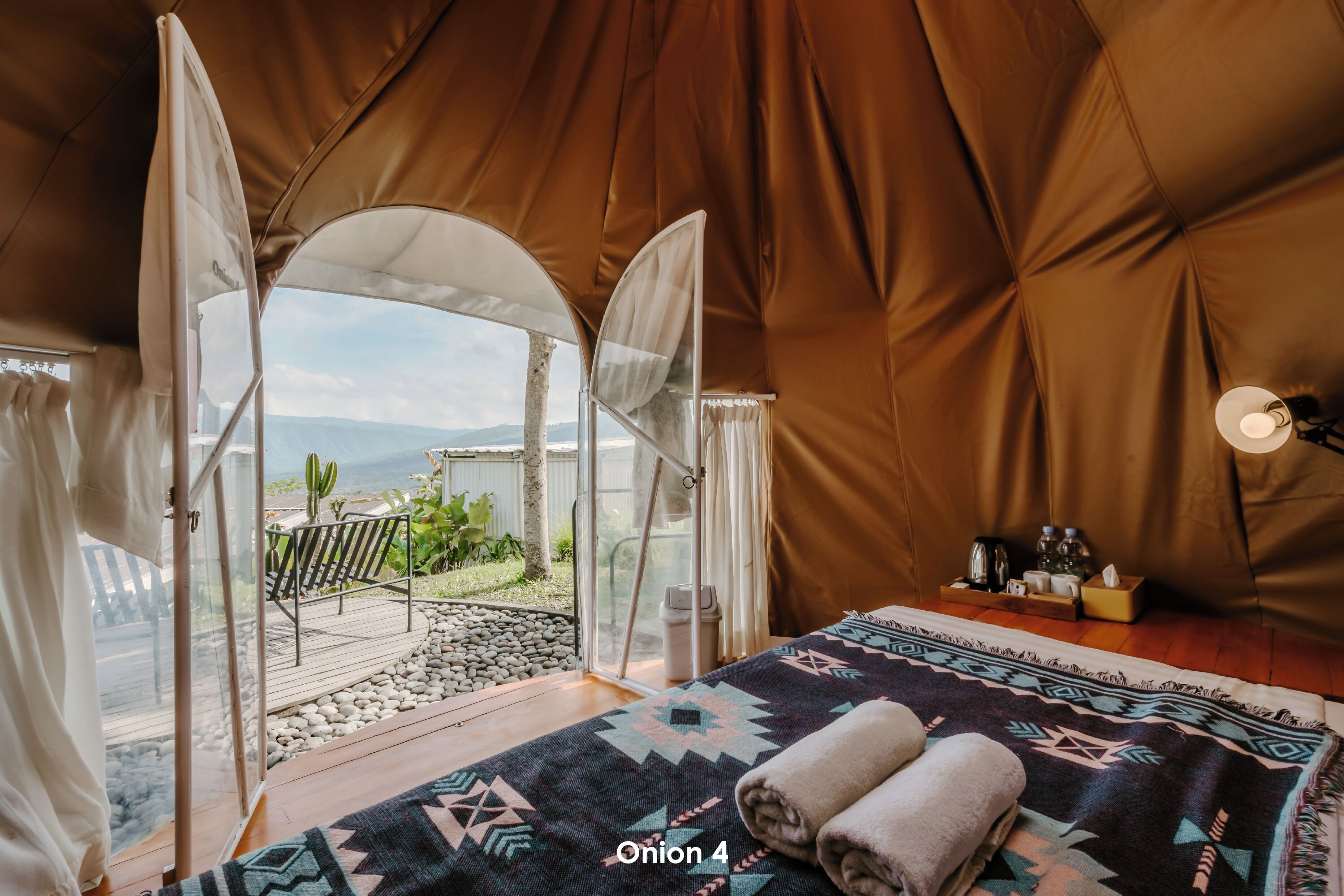 Tienda de campaña básica, 1 cama Queen size, vista al jardín | Ropa de cama 