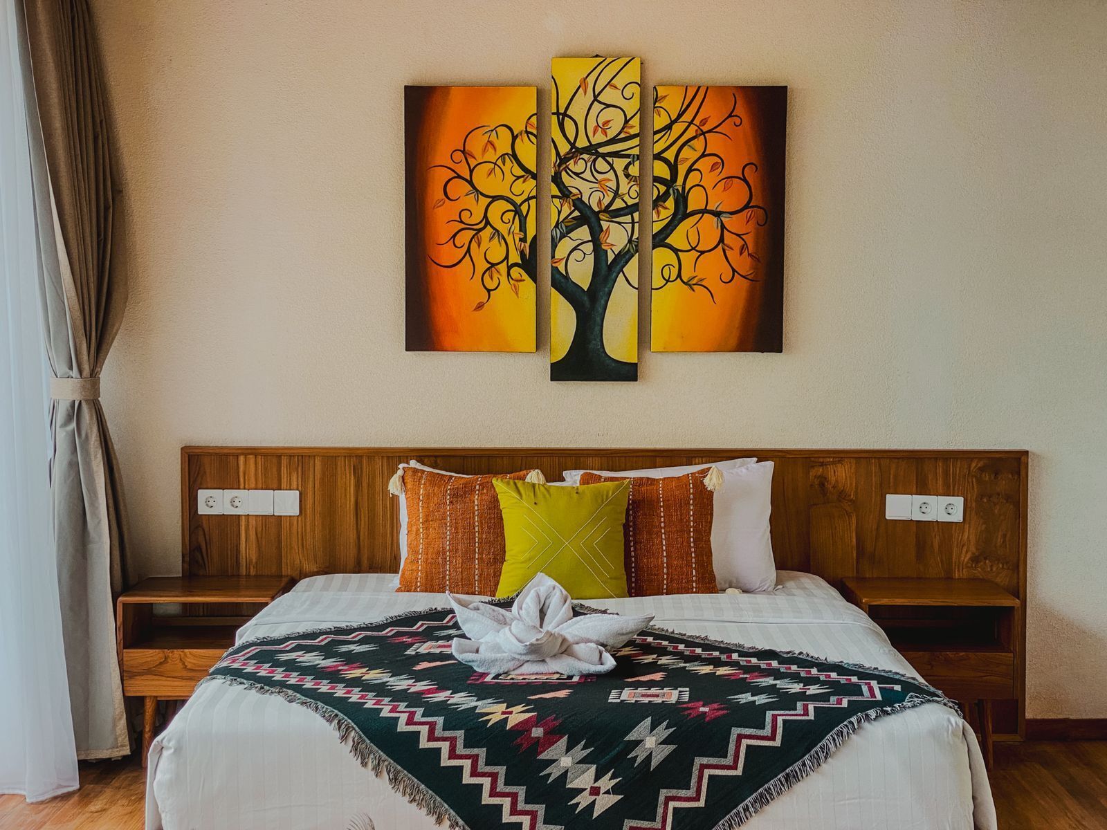 Quarto básico, 1 cama Queen, vista para a montanha | Roupa de cama