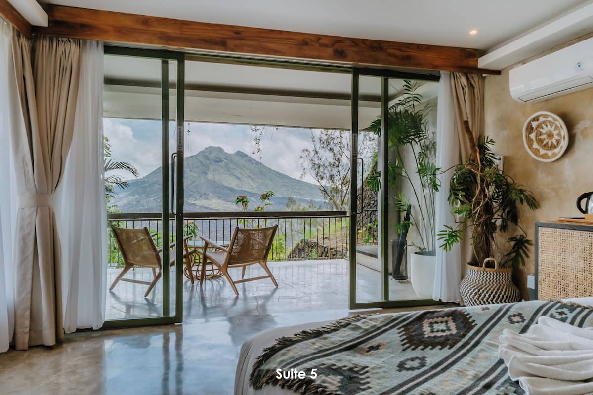 Quarto básico, 1 cama Queen, vista para a montanha | Roupa de cama