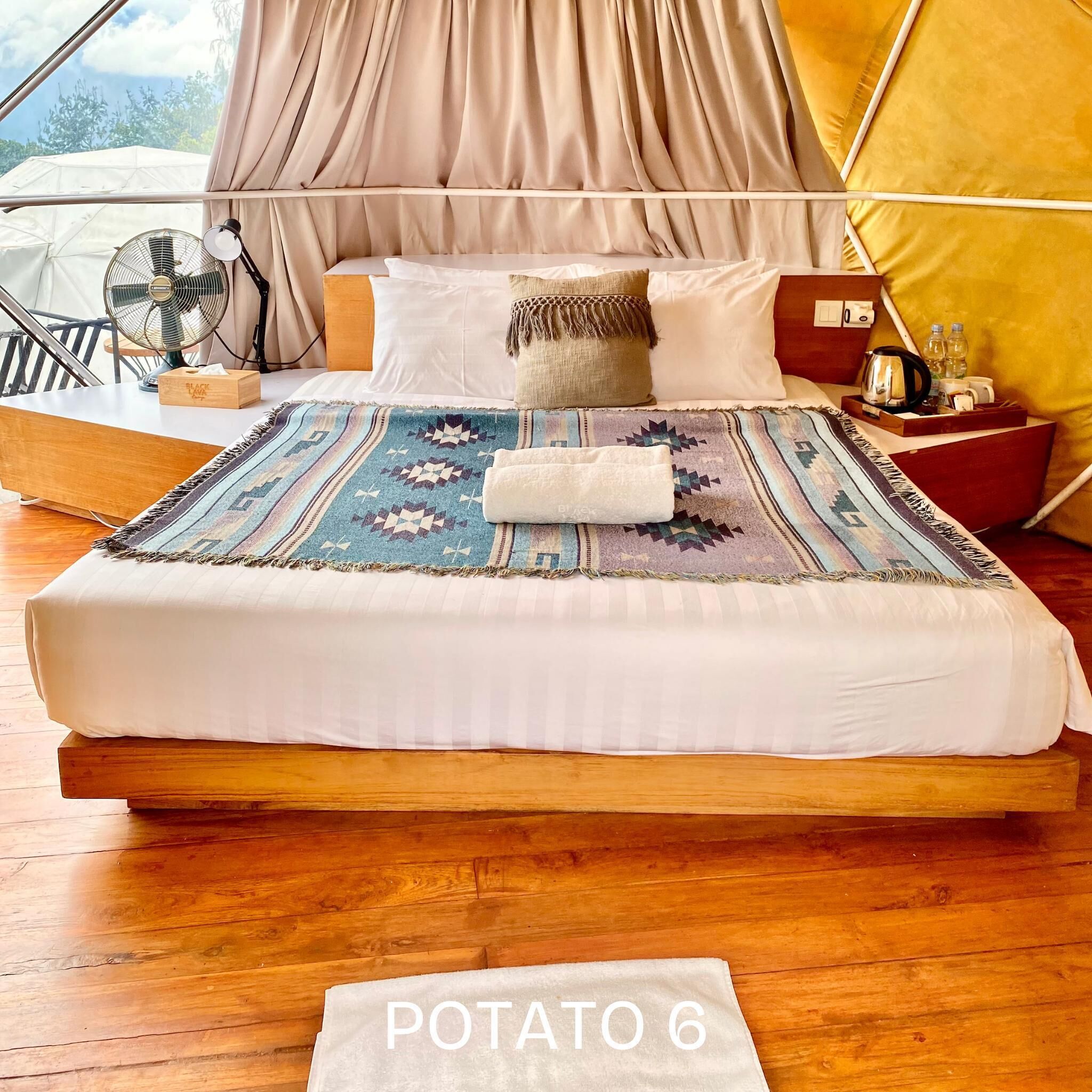 Tienda de campaña básica, 1 cama Queen size, vista a la montaña | Ropa de cama 