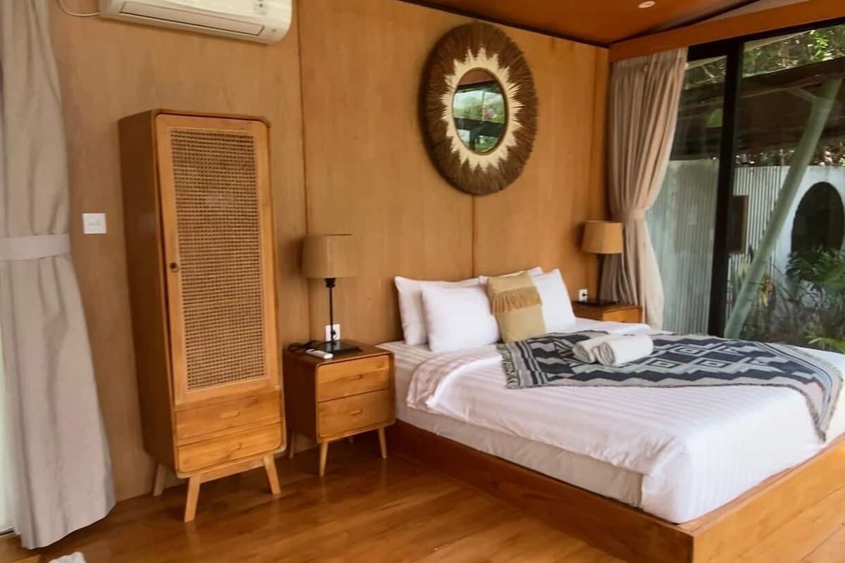 Quarto básico, 1 cama Queen, vista para a montanha | Roupa de cama