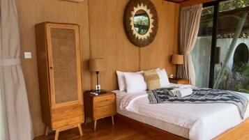 Quarto básico, 1 cama Queen, vista para a montanha | Roupa de cama