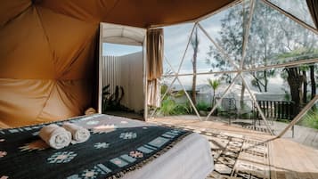 Tenda Basic, 1 Tempat Tidur Queen, pemandangan gunung | Seprai linen