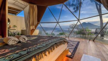 Tente, 1 grand lit, vue montagne | Draps fournis