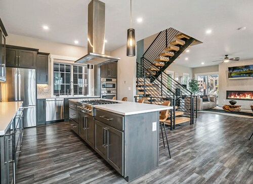 Home Spa Retreat Downtown WP: Rooftop Hot Tub + Sauna - Walk to Shops & Shuttle