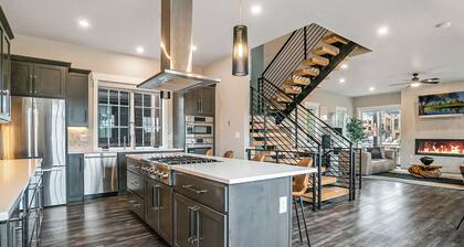 Home Spa Retreat Downtown WP: Rooftop Hot Tub + Sauna - Walk to Shops & Shuttle