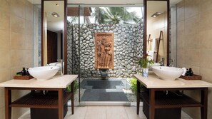 Hair dryer, towels, toilet paper - Villa Jia by Elite Havens (A. Thakua Thung)
